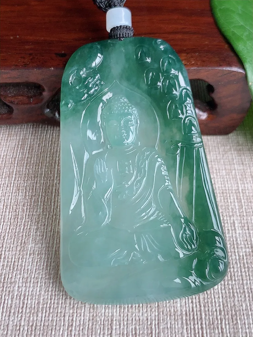 a货翡翠老坑冰种飘花大日如来吊坠 尺寸64.5×37.3×5mm 重量31.69g 0520