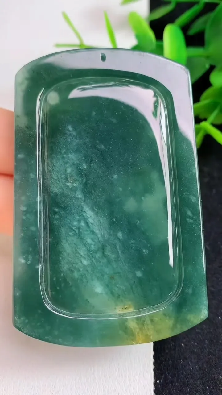 天然A货翡翠蓝水生肖虎吊坠，尺寸69.1-45.8-6.4，重:39.57g
5月21日