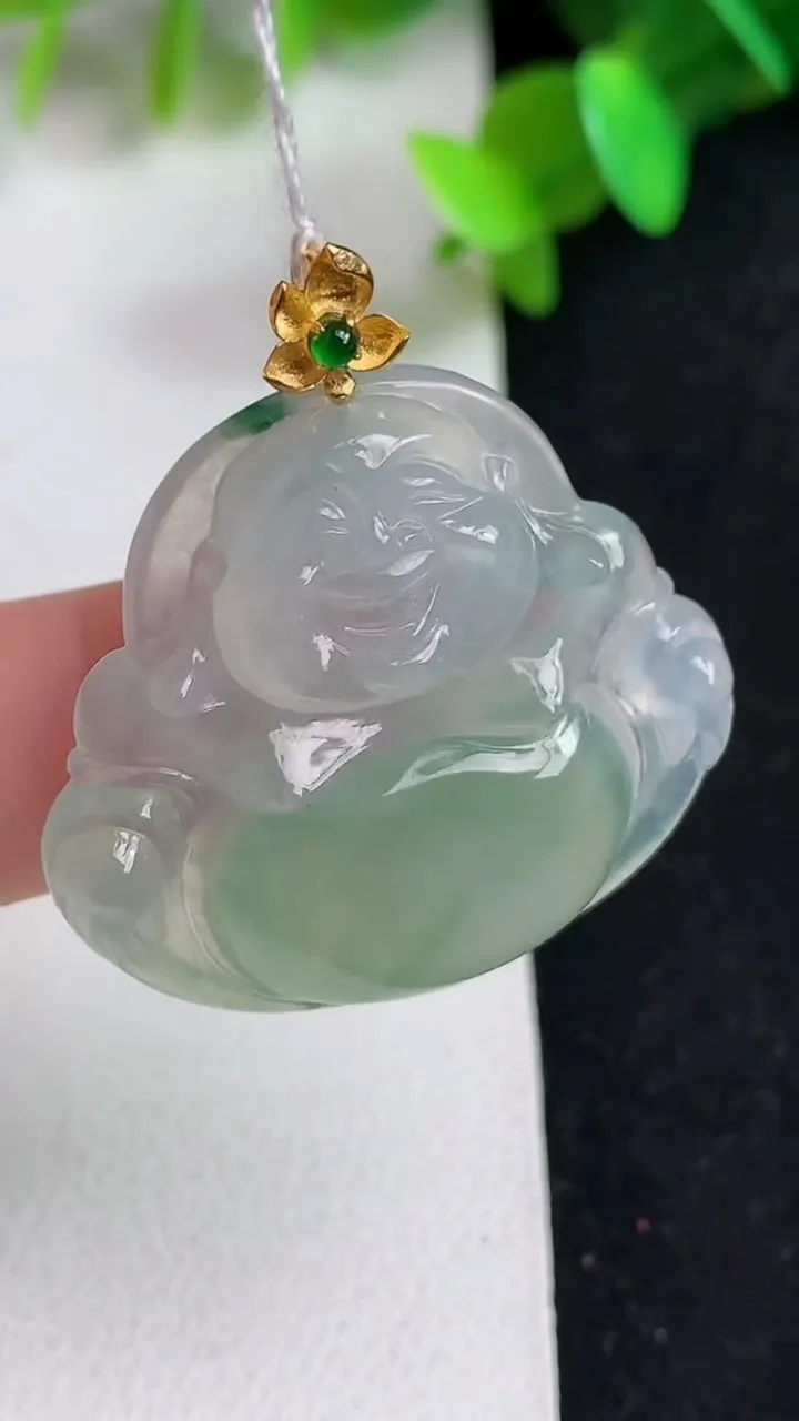 天然A货翡翠佛公吊坠，尺寸30.5-33.3-6.2，重量:9.55g
5月21日