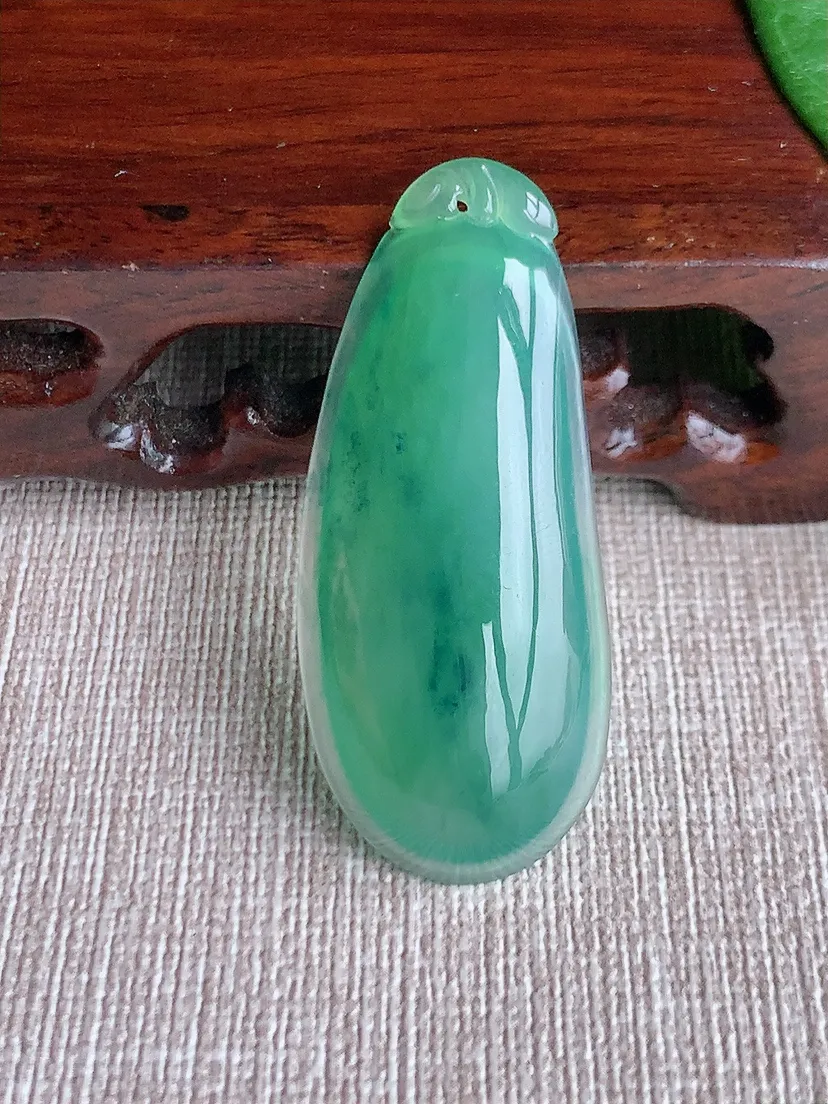 天然A货翡翠飘花福瓜吊坠尺寸45.2×19.4×6.5m量8.75g 0518