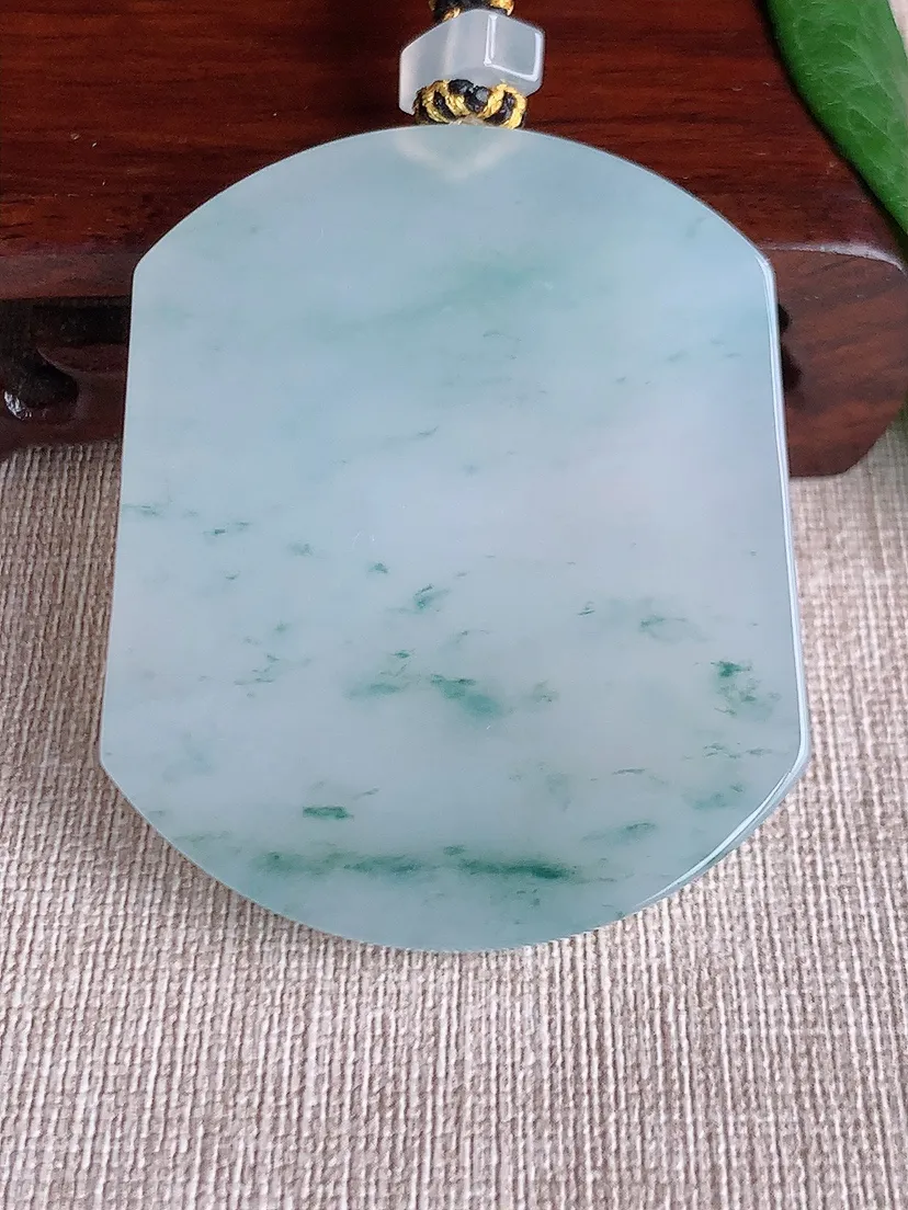 天然A货翡翠飘花无事牌吊坠尺寸57×47.3×6.5m量54.70g 0518
