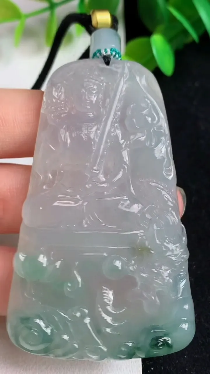 天然A货翡翠飘花祥龙虚空藏观音菩萨吊坠，尺寸65.8-39.2-7，重量:43.24g
5月21日