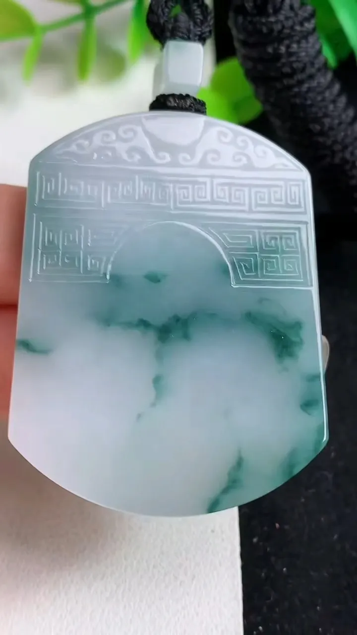天然A货翡翠飘花仿古无事牌吊坠，尺寸49.8-38.7-6，重量:38.12g
5月21日