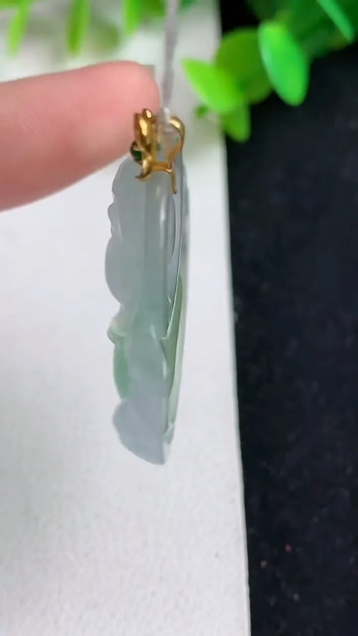 天然A货翡翠佛公吊坠，尺寸30.5-33.3-6.2，重量:9.55g
5月21日
