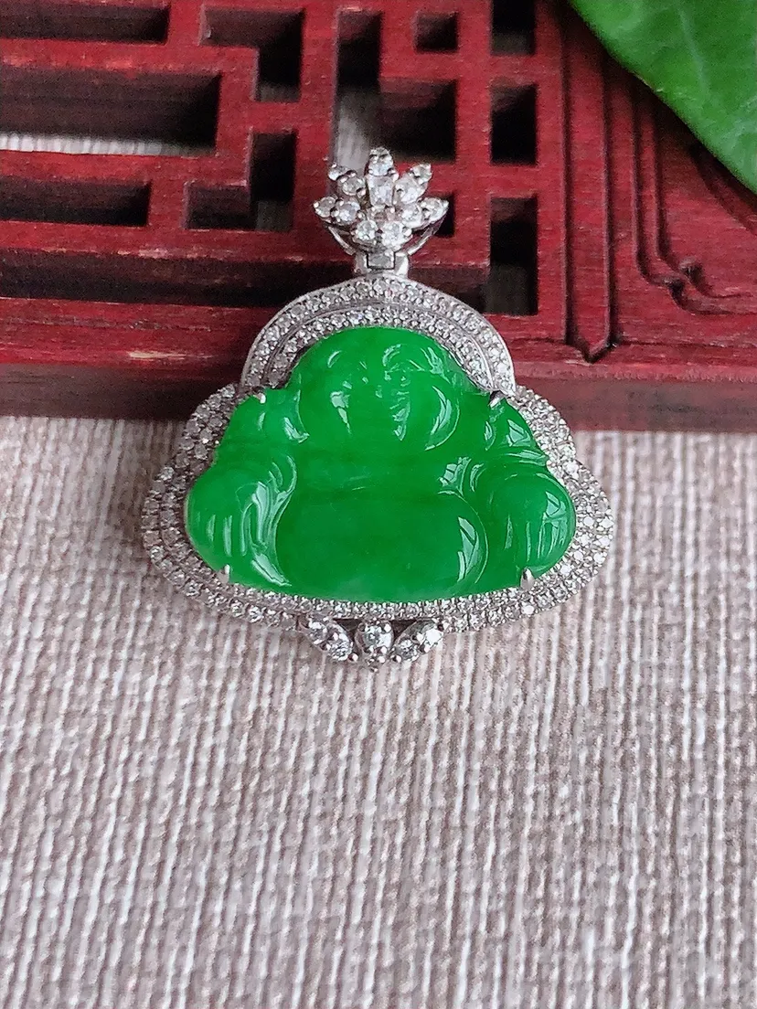 天然A货翡翠18K金伴阳绿佛公吊坠 尺寸26.7×23.7×7.3裸石13.4×19.2m量4.32g 0518