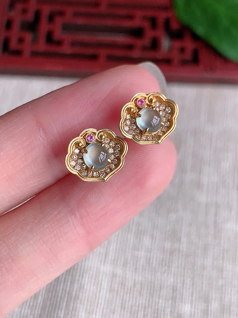 天然A货翡翠18K金伴钻镶嵌白月光蛋面耳钉 尺寸4mm 重量2.00g 0518
