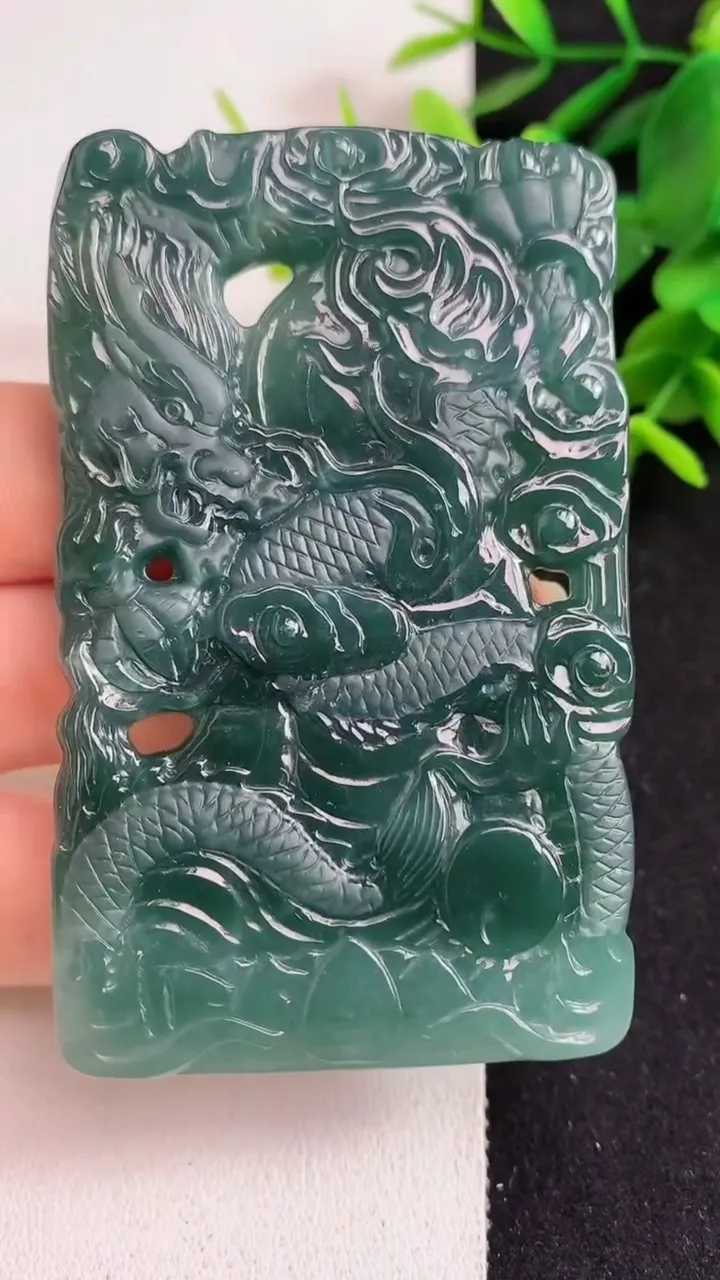 天然A货翡翠蓝水祥龙阿弥陀佛吊坠，尺寸71-44.4-7.5，重:48.92g
5月21日
