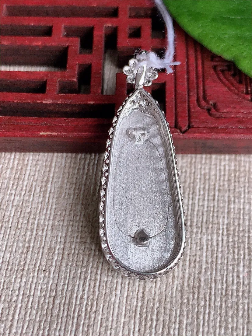 天然A货翡翠18K金伴满绿四季豆福豆平安豆吊坠尺寸37×13.4×6.6裸石27×11.7m量3.8