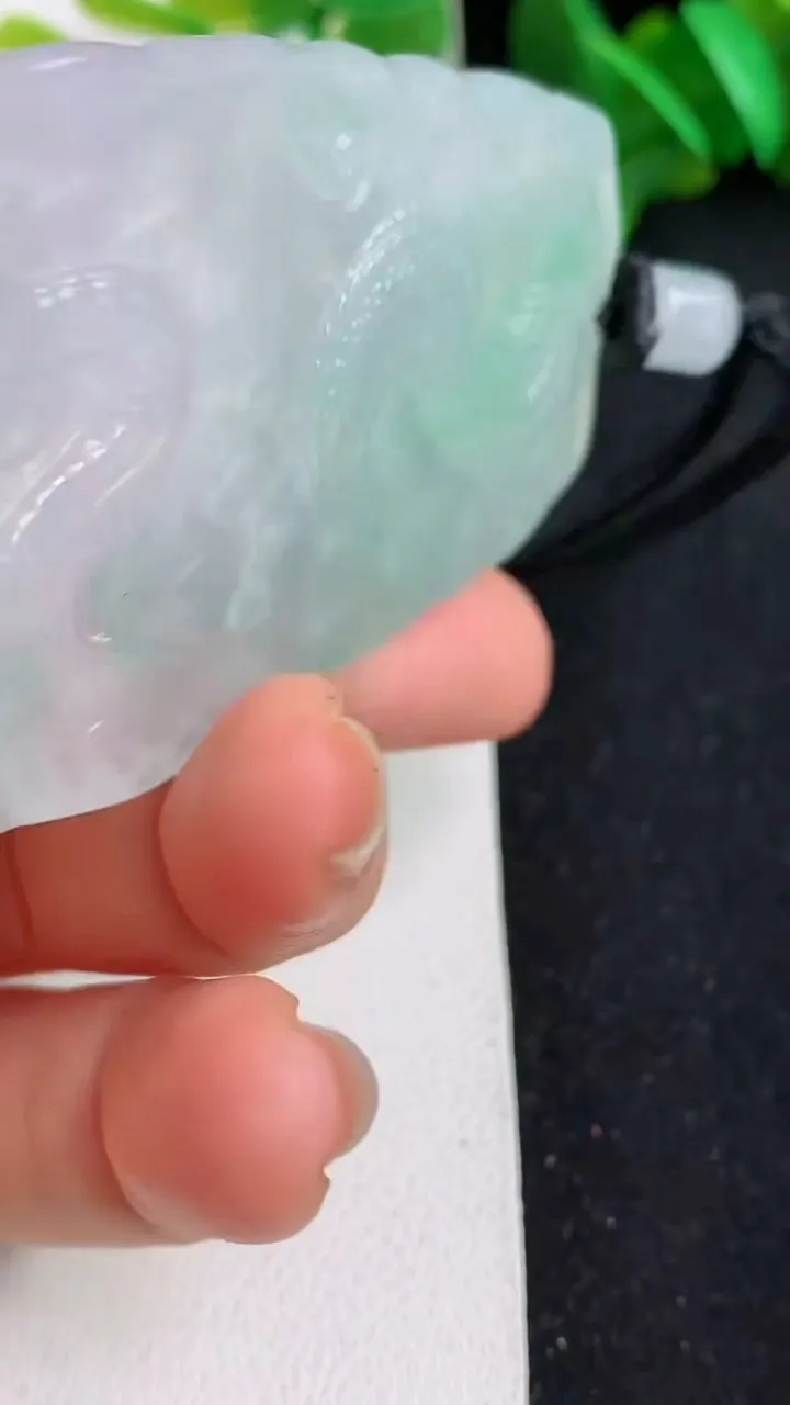 天然A货翡翠龙牌吊坠，尺寸64-37-6，重量:37.53g
5月21日