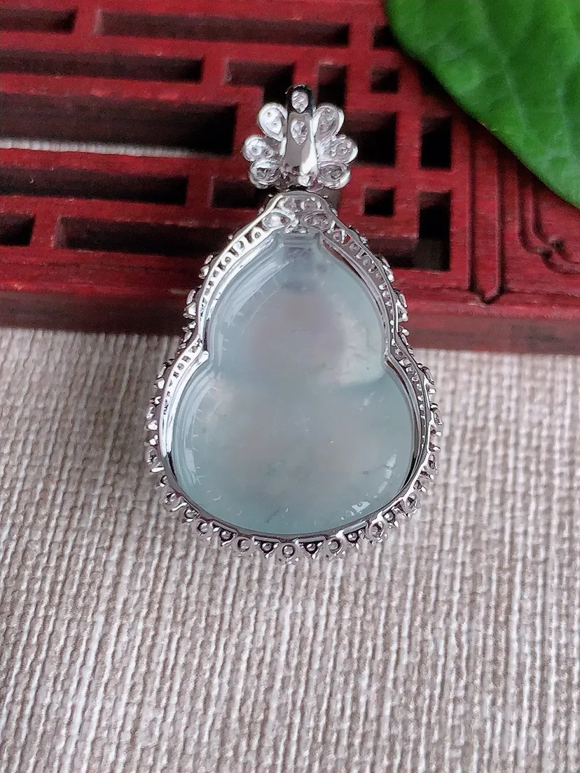 天然A货翡翠18K金伴白月光葫芦吊坠尺寸35×20.2×13裸石23×17.2m量7.50g 051