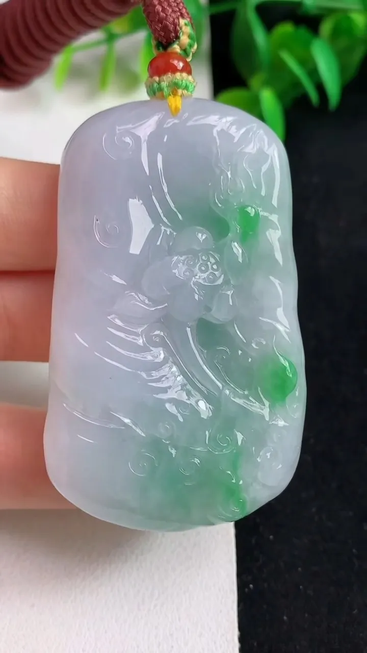天然A货翡翠虚空藏观音菩萨吊坠，尺寸60-36.3-12.3，重量:65.37g
5月21日