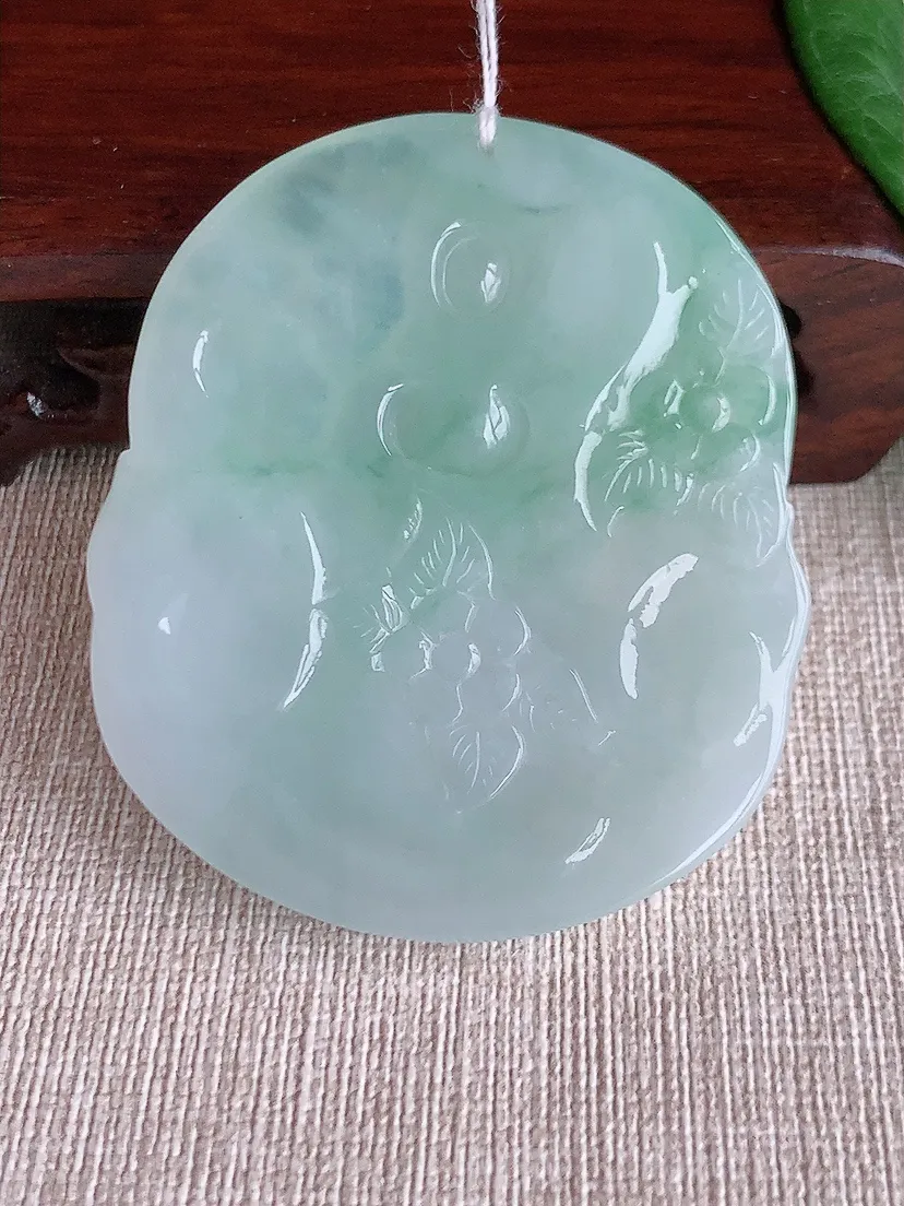 天然A货翡翠飘绿观音吊坠尺寸57×49×6.7m量39.17g 0518