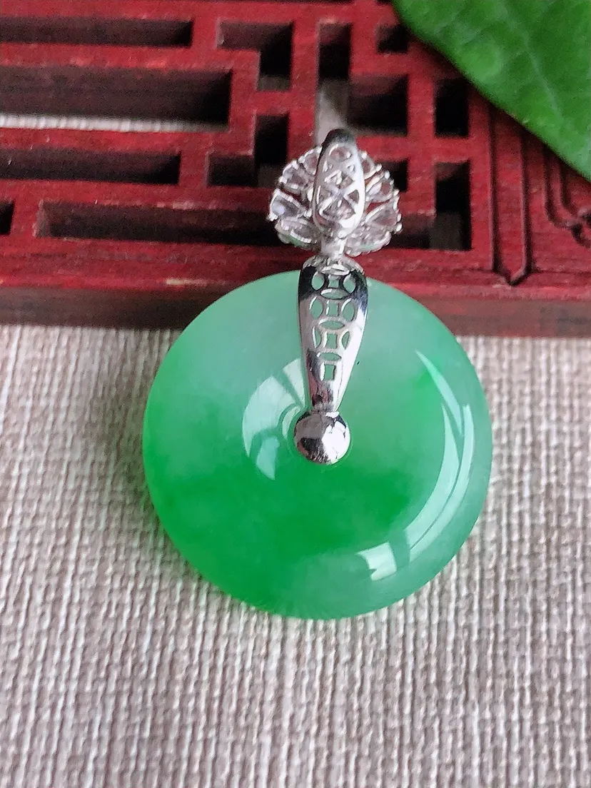 天然A货翡翠18K金伴飘阳绿平安扣吊坠尺寸32.5×22.6×5.8m量8.00g 0518