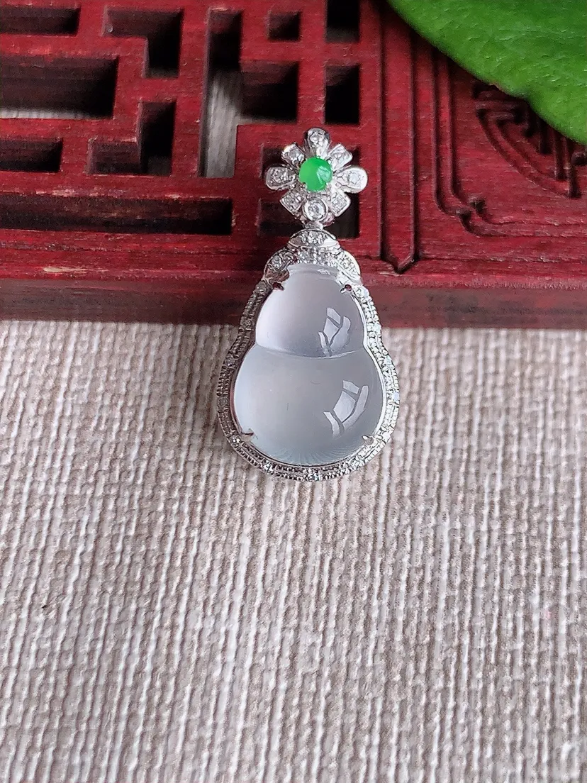 天然A货翡翠18K金伴白月光葫芦吊坠尺寸23×11.7×8.2裸石12.3×9.2m量2.14g 0520