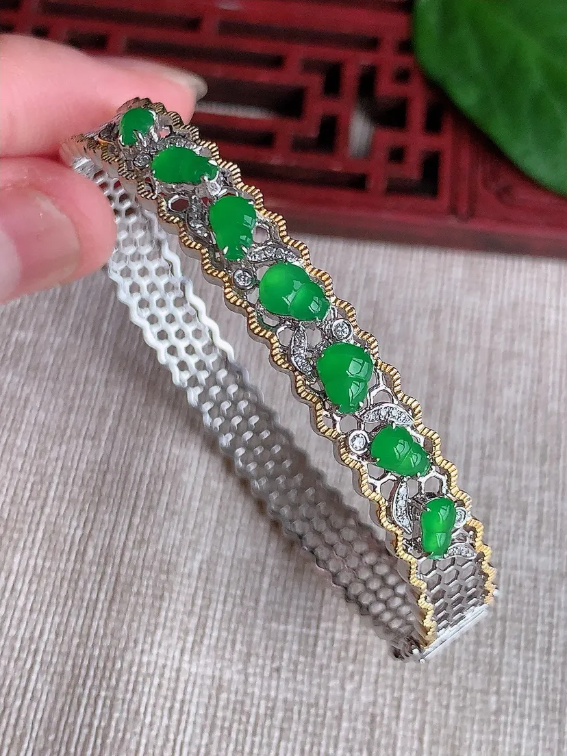 天然A货翡翠18K金伴甜绿葫芦手镯尺寸5.6×4.6m量14.10g 0518
