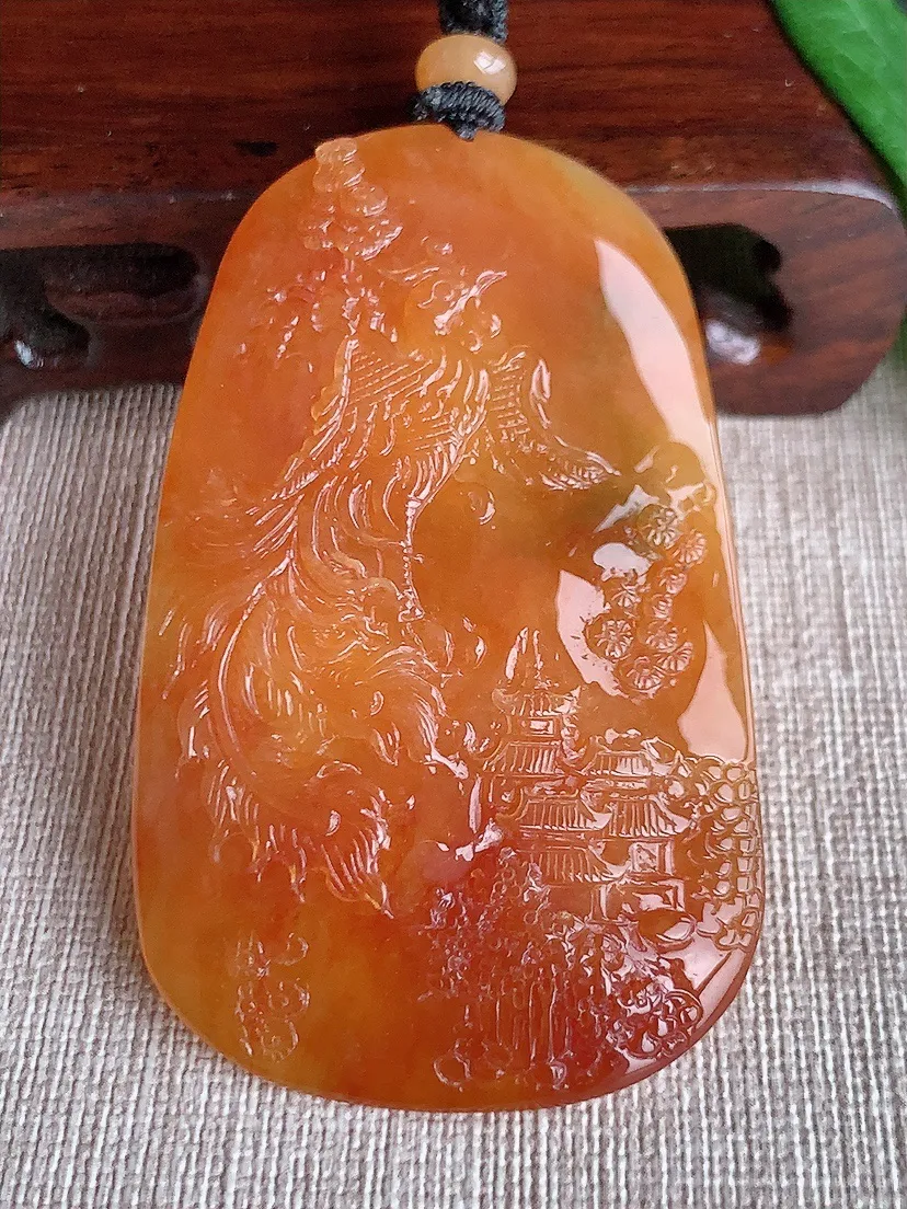 天然A货翡翠黄加绿双彩龙牌吊坠 尺寸67.5×41×9m量40.75g 0518