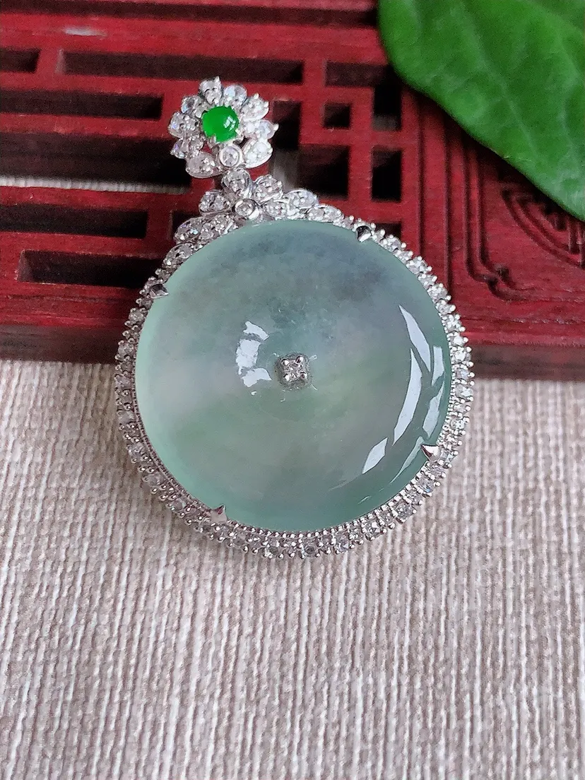 天然A货翡翠18K金伴晴水平安扣吊坠尺寸38×26.7×9.3裸石23m量8.45g 0518