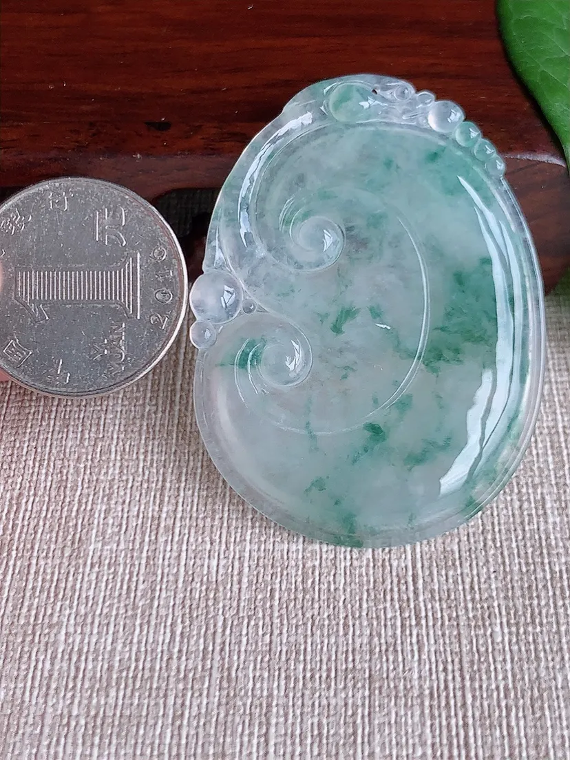 a货翡翠老坑冰种飘花大如意吊坠  尺寸52.8×39.2×4.7mm 重量17.19g 0520