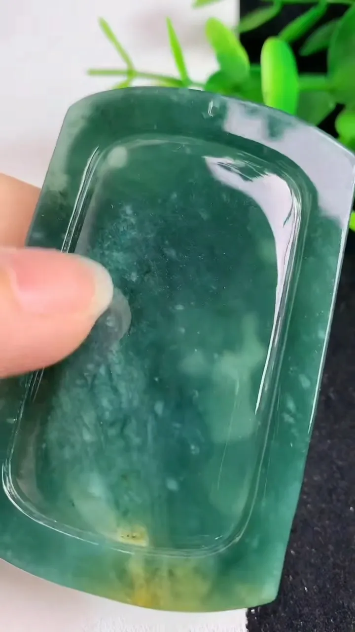 天然A货翡翠蓝水生肖虎吊坠，尺寸69.1-45.8-6.4，重:39.57g
5月21日