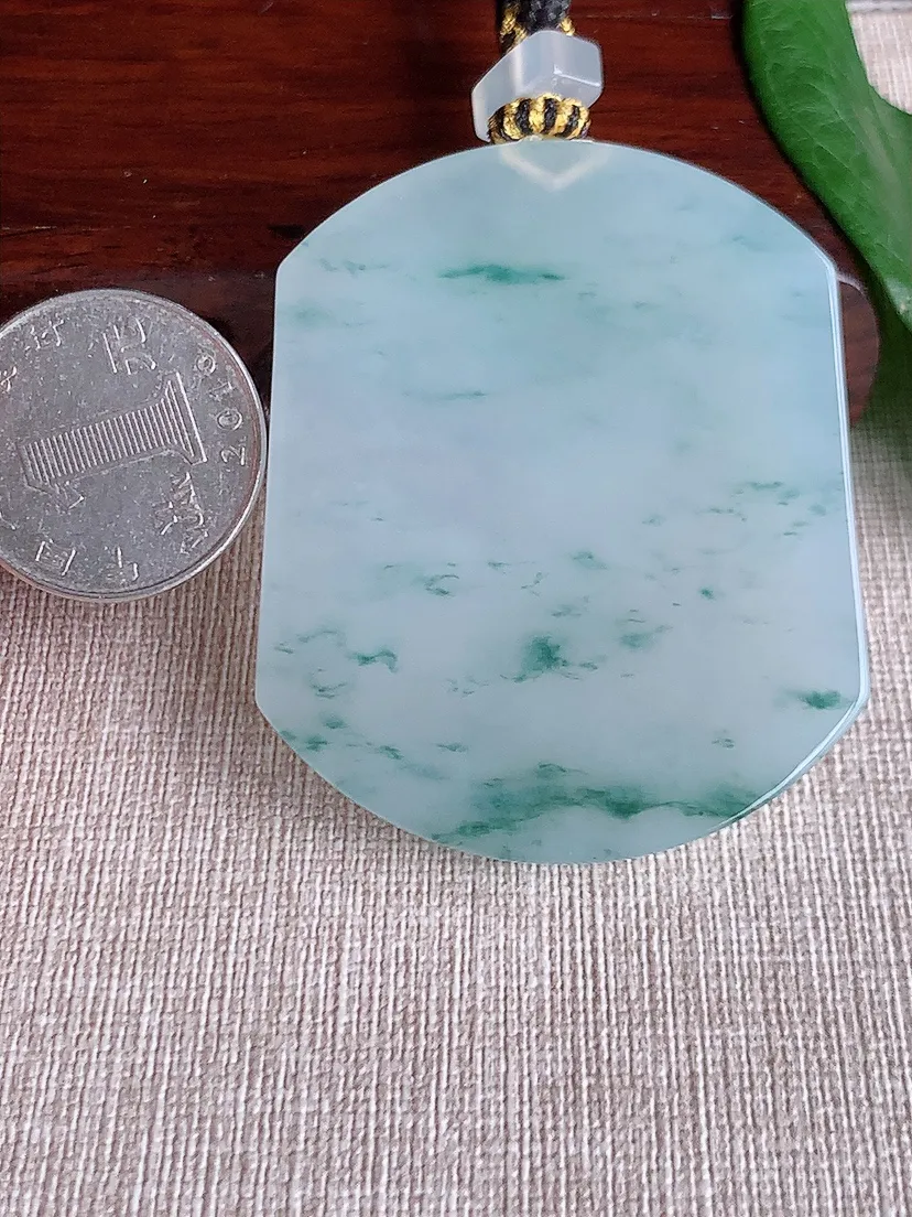 天然A货翡翠飘花无事牌吊坠尺寸57×47.3×6.5m量54.70g 0518