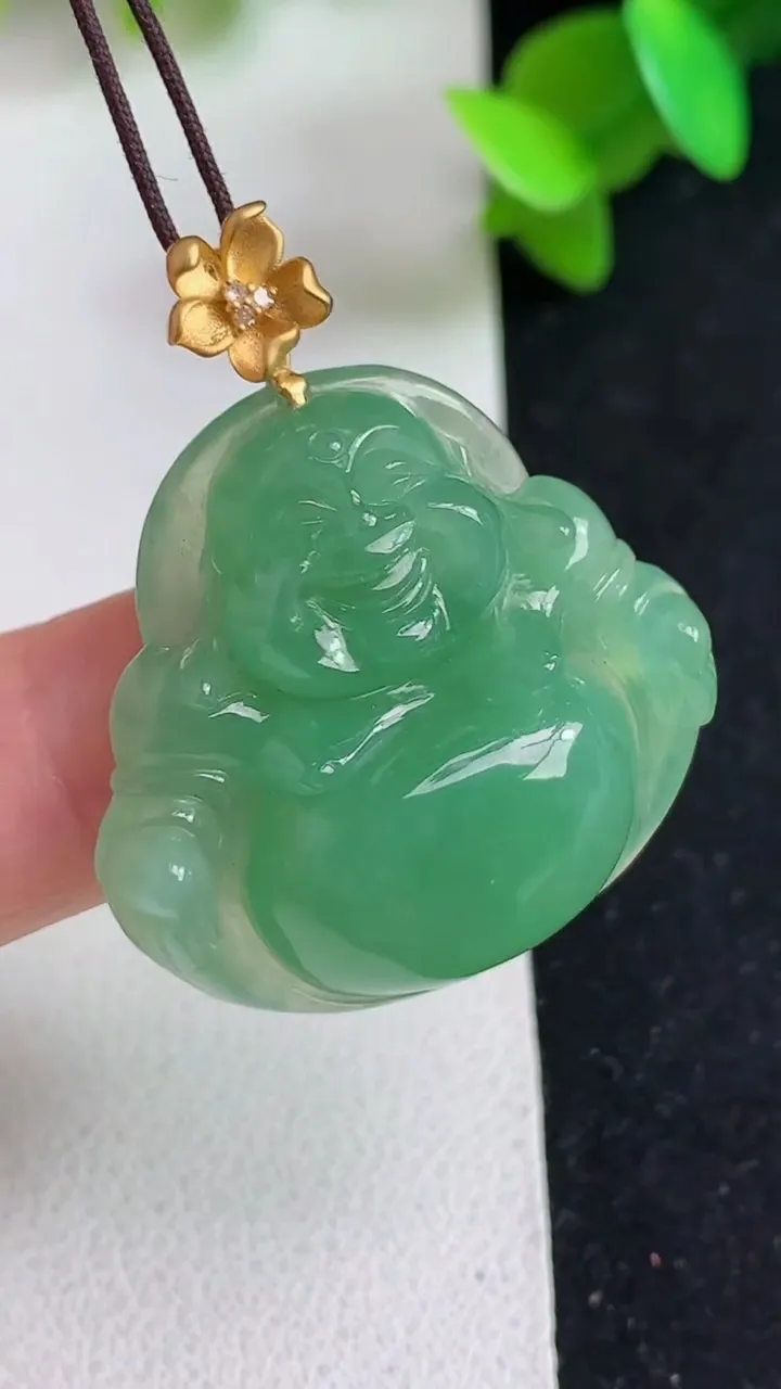 天然A货翡翠佛公吊坠，尺寸28.6-30.4-7.2，重量:9.42g
5月21日