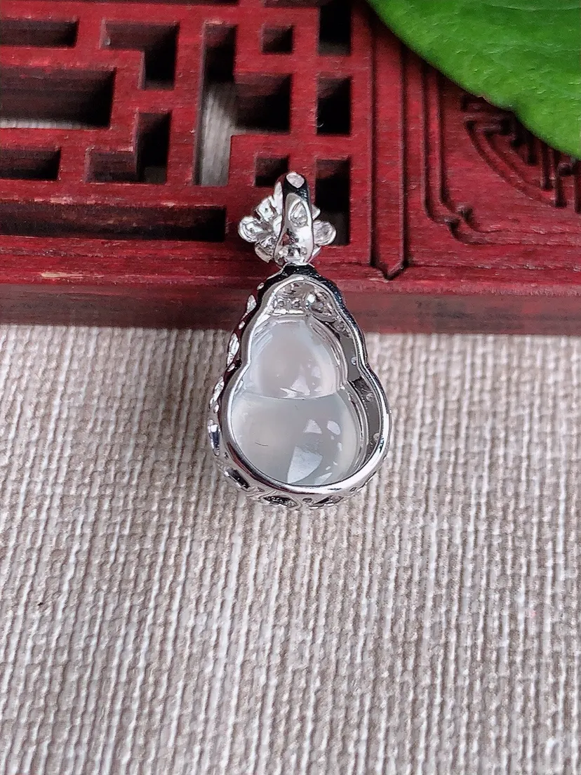 天然A货翡翠18K金伴白月光葫芦吊坠尺寸23×11.7×8.2裸石12.3×9.2m量2.14g 0