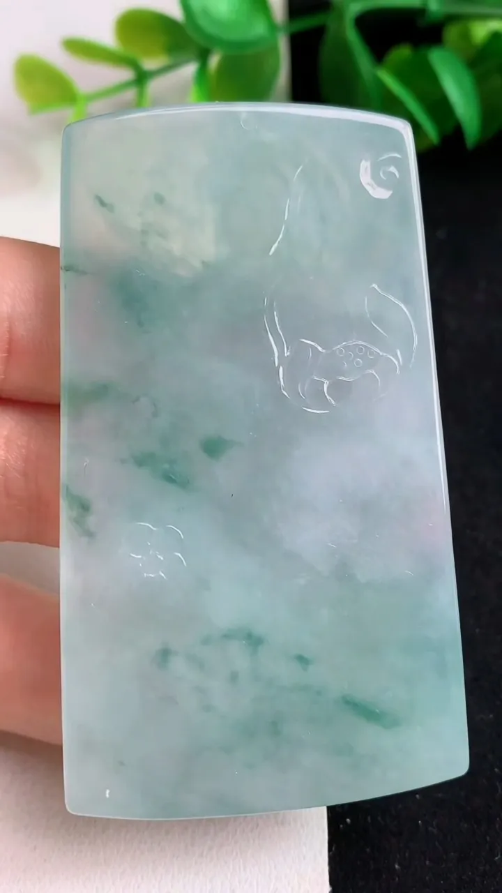 天然A货翡翠飘花虚空藏观音菩萨吊坠，尺寸69.8-40-6，重量:44.10g
5月21日
