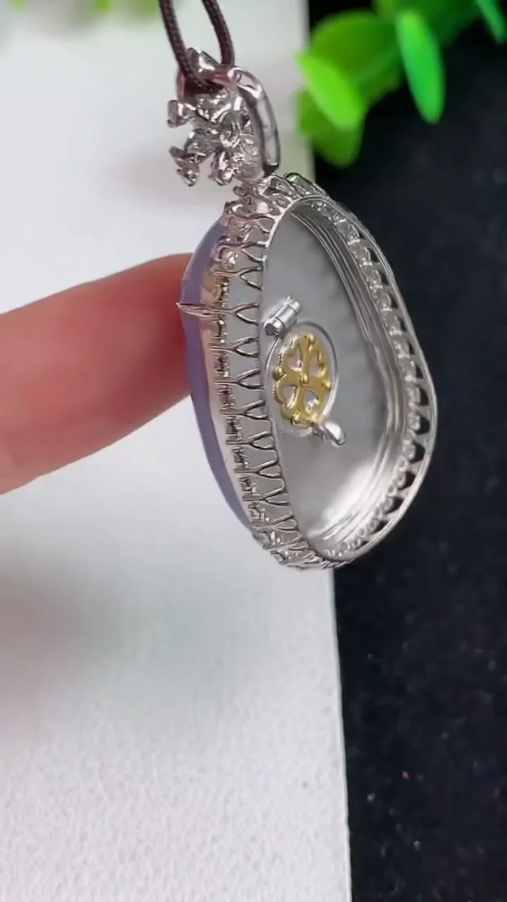 天然A货翡翠k金紫罗兰如意吊坠，尺寸44-22.2-9.7，裸石29.4-19，重量:9.80g
5月21日