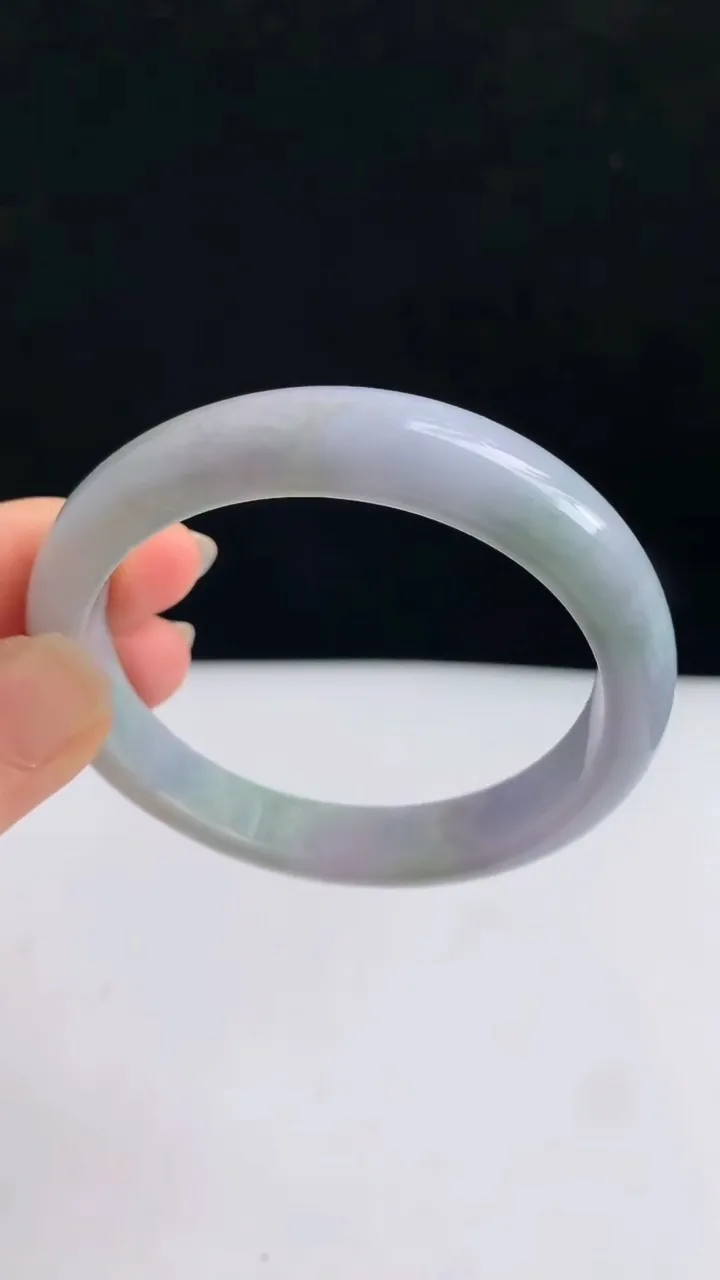 圈口56-57翡翠a货春带彩 紫罗兰宽边手镯尺寸56.7-11.2-7.6，重:46.24g5月21日