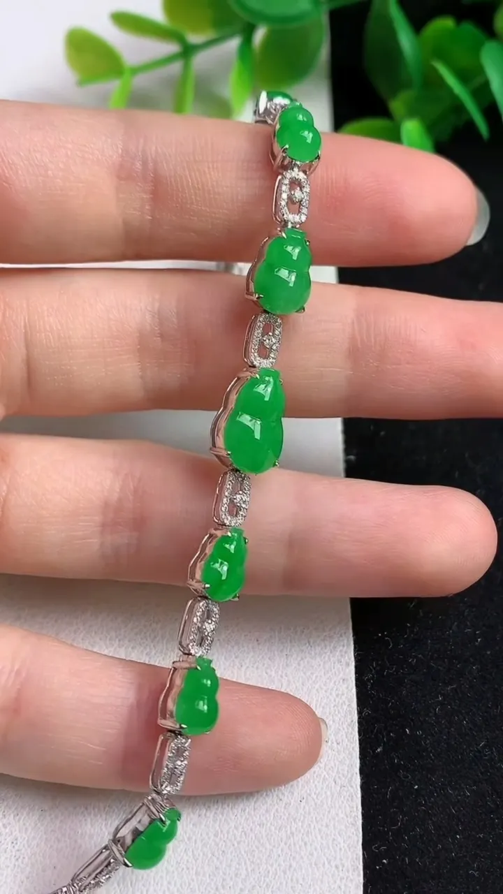 天然A货翡翠葫芦手链，尺寸11.4-7.6，重量:8.86g
5月21日