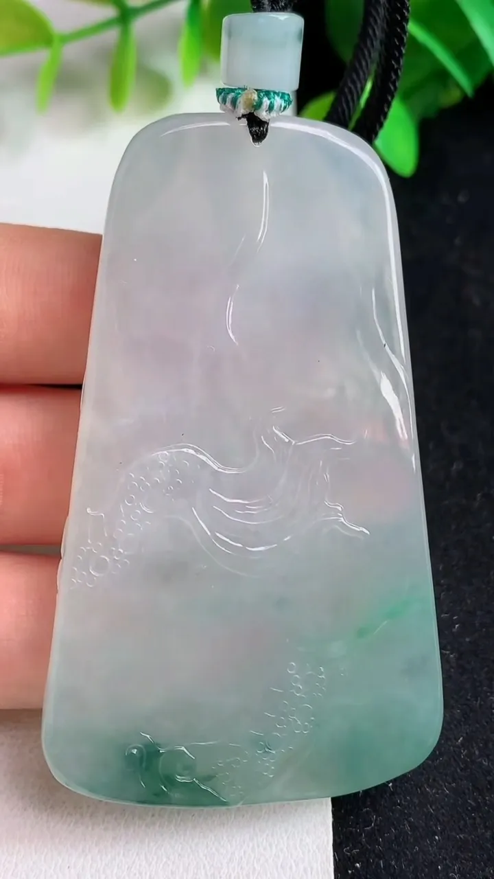 天然A货翡翠飘花祥龙虚空藏观音菩萨吊坠，尺寸65.8-39.2-7，重量:43.24g
5月21日