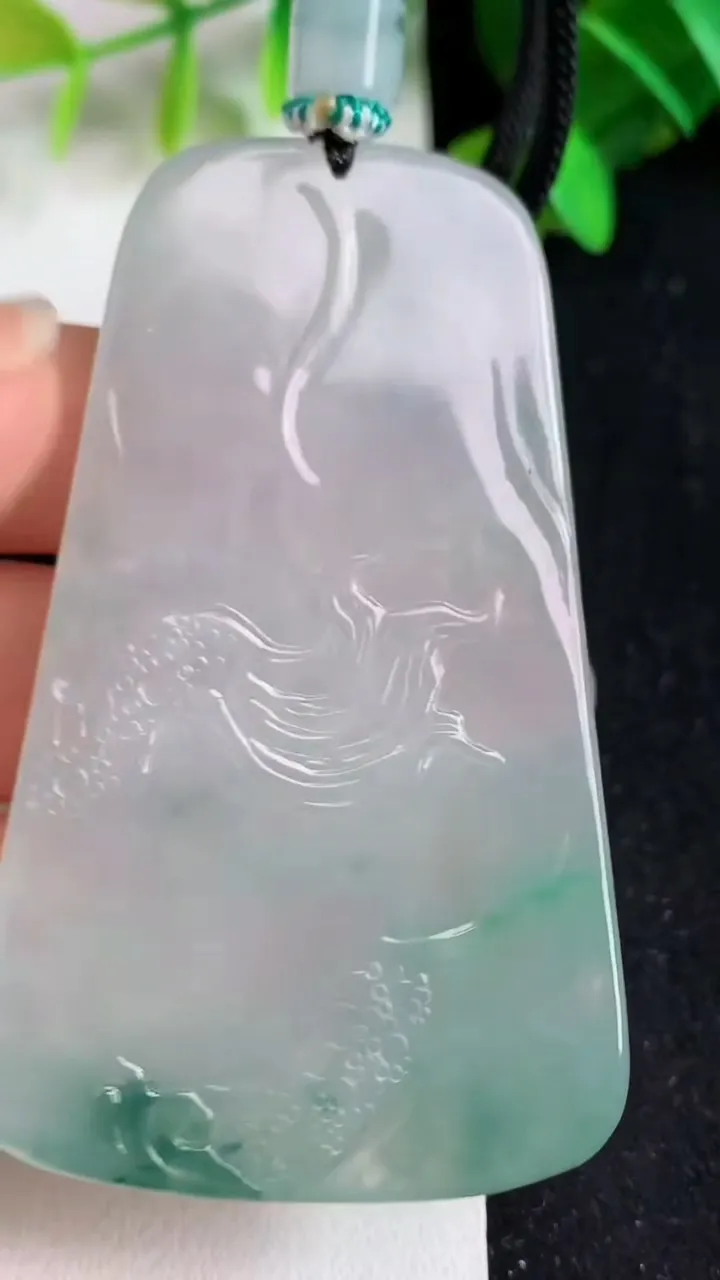 天然A货翡翠飘花祥龙虚空藏观音菩萨吊坠，尺寸65.8-39.2-7，重量:43.24g
5月21日