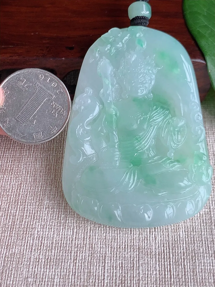 天然A货翡翠飘绿不动明王吊坠尺寸66.8×47×8m量60.88g 0520