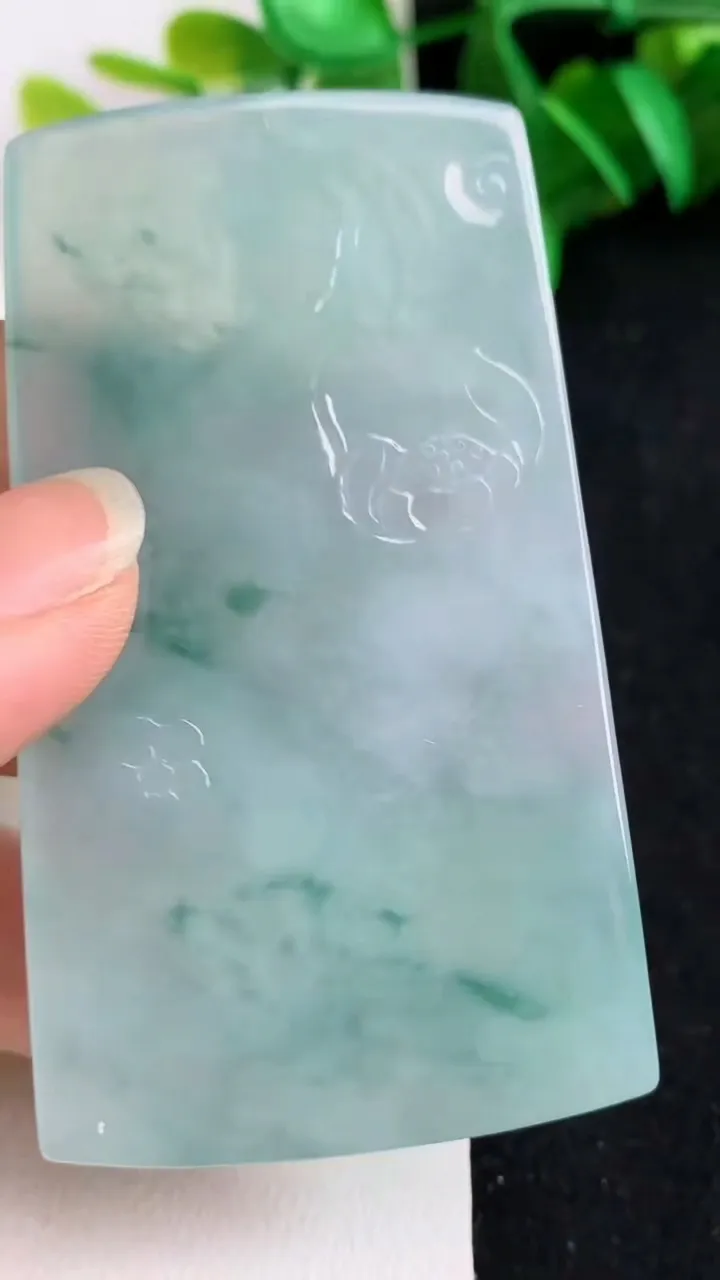 天然A货翡翠飘花虚空藏观音菩萨吊坠，尺寸69.8-40-6，重量:44.10g
5月21日