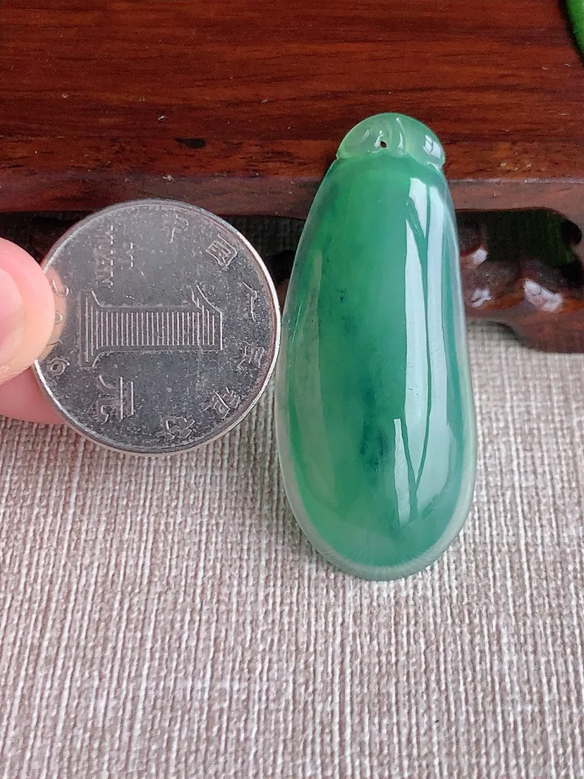天然A货翡翠飘花福瓜吊坠尺寸45.2×19.4×6.5m量8.75g 0518