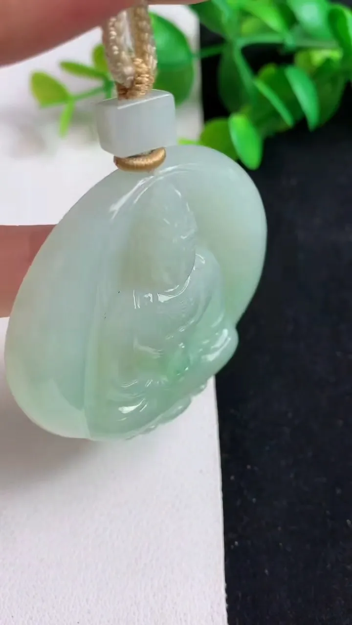 天然A货翡翠观音菩萨吊坠，尺寸50.3-9.5，重量:52.12g
5月21日