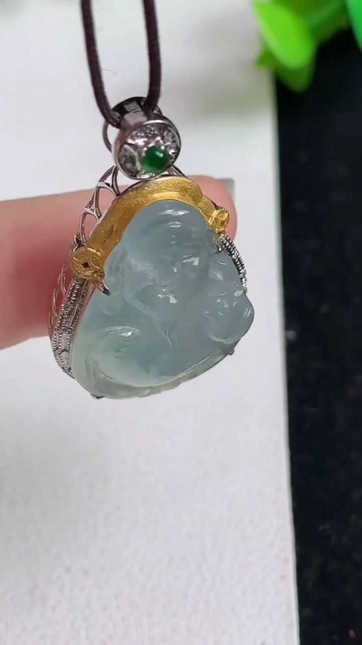 天然A货翡翠白冰财神爷吊坠，尺寸32-18.8-8.7，裸石22.7-17，重量:5.15g
5月21日