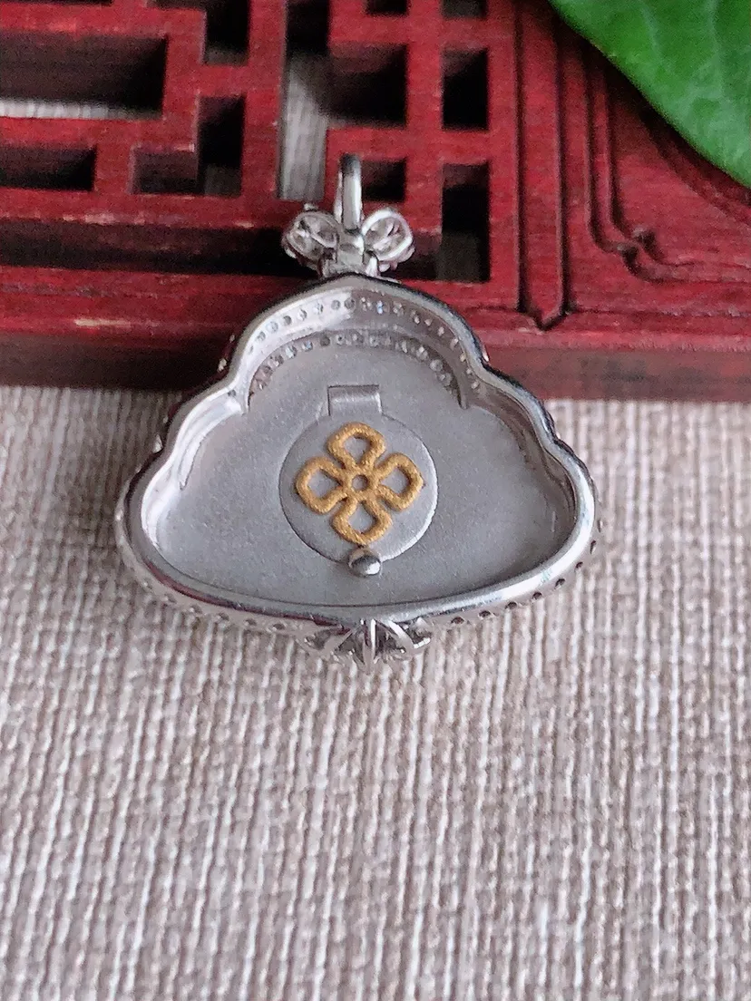 天然A货翡翠18K金伴阳绿佛公吊坠 尺寸26.7×23.7×7.3裸石13.4×19.2m量4.32
