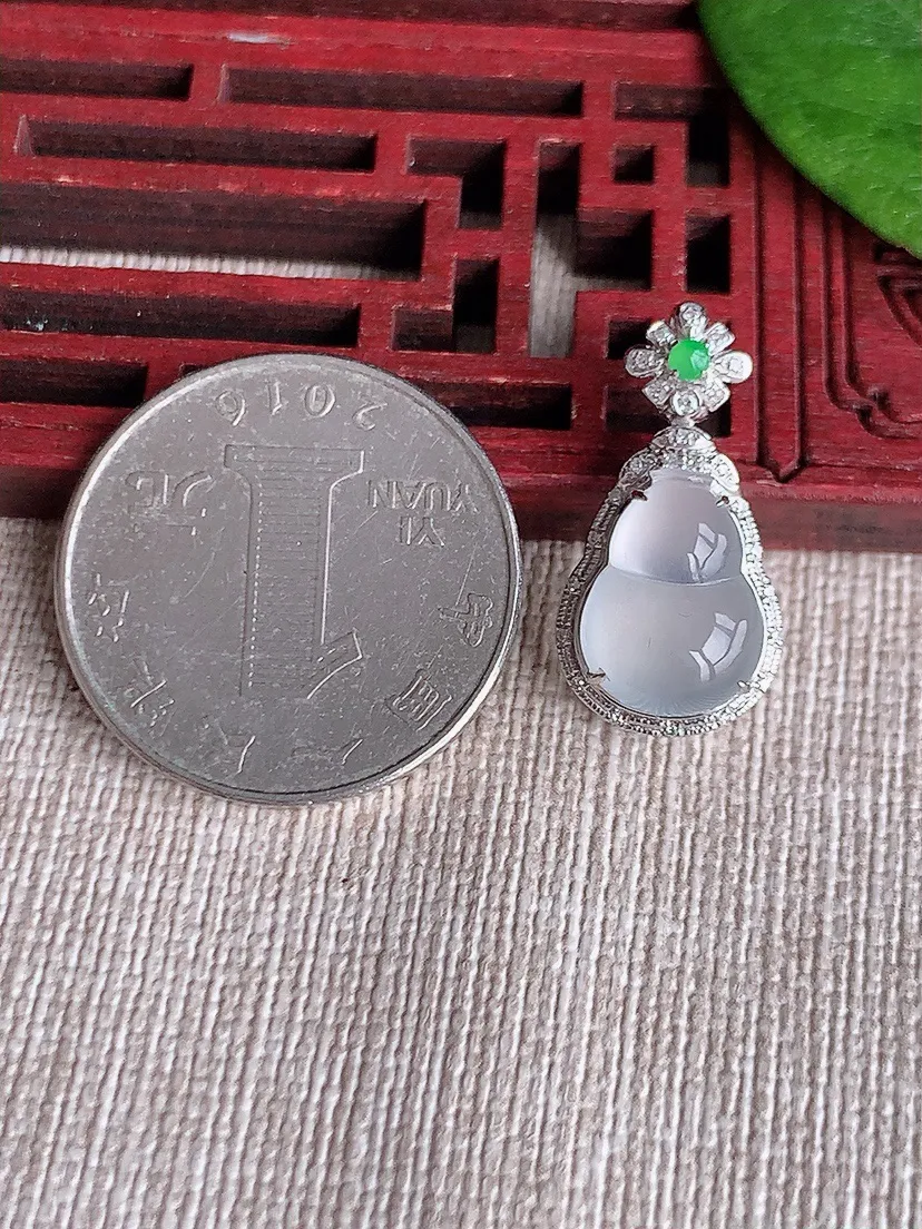 天然A货翡翠18K金伴白月光葫芦吊坠尺寸23×11.7×8.2裸石12.3×9.2m量2.14g 0520