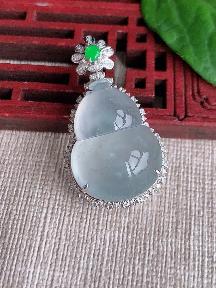 天然A货翡翠18K金伴白月光葫芦吊坠尺寸35×20.2×13裸石23×17.2m量7.50g 0518