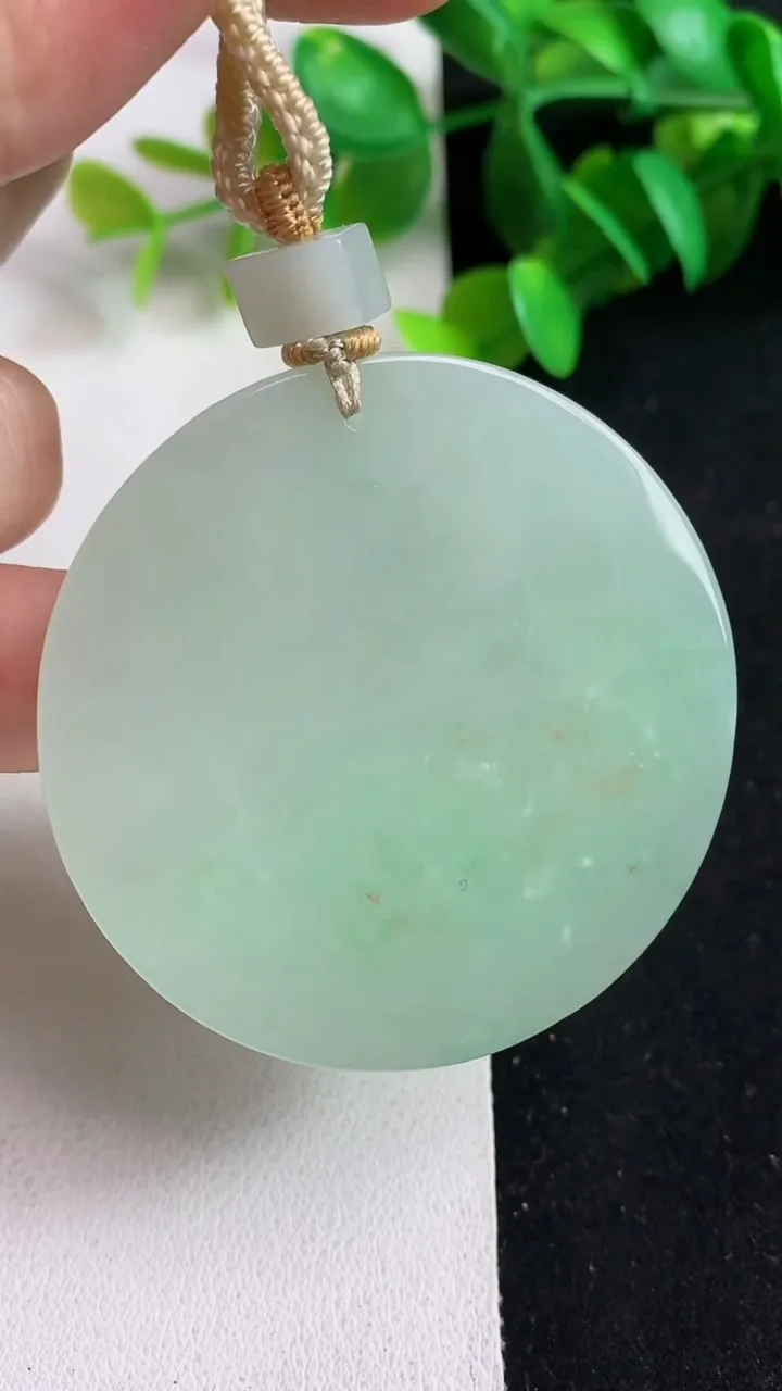 天然A货翡翠观音菩萨吊坠，尺寸50.3-9.5，重量:52.12g
5月21日
