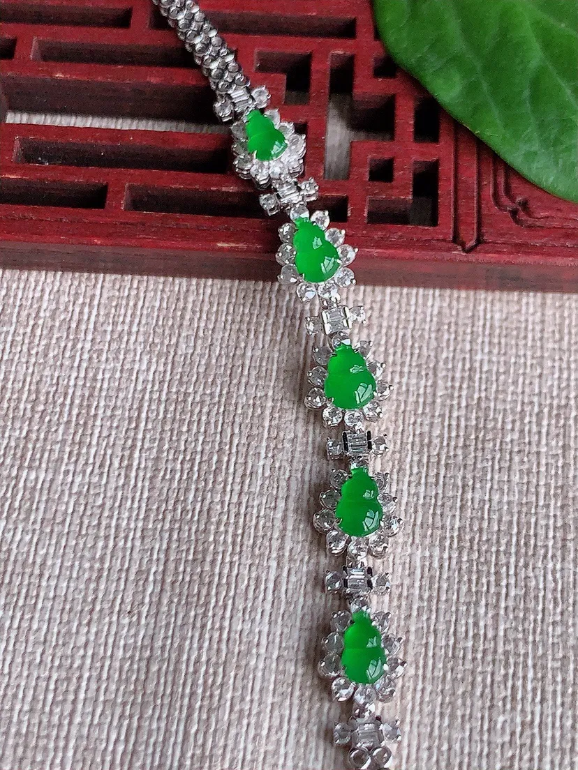 天然A货翡翠冰种18K金伴钻镶嵌阳绿葫芦手链 尺寸6×4.6×4.7mm 重量8.70g 0518