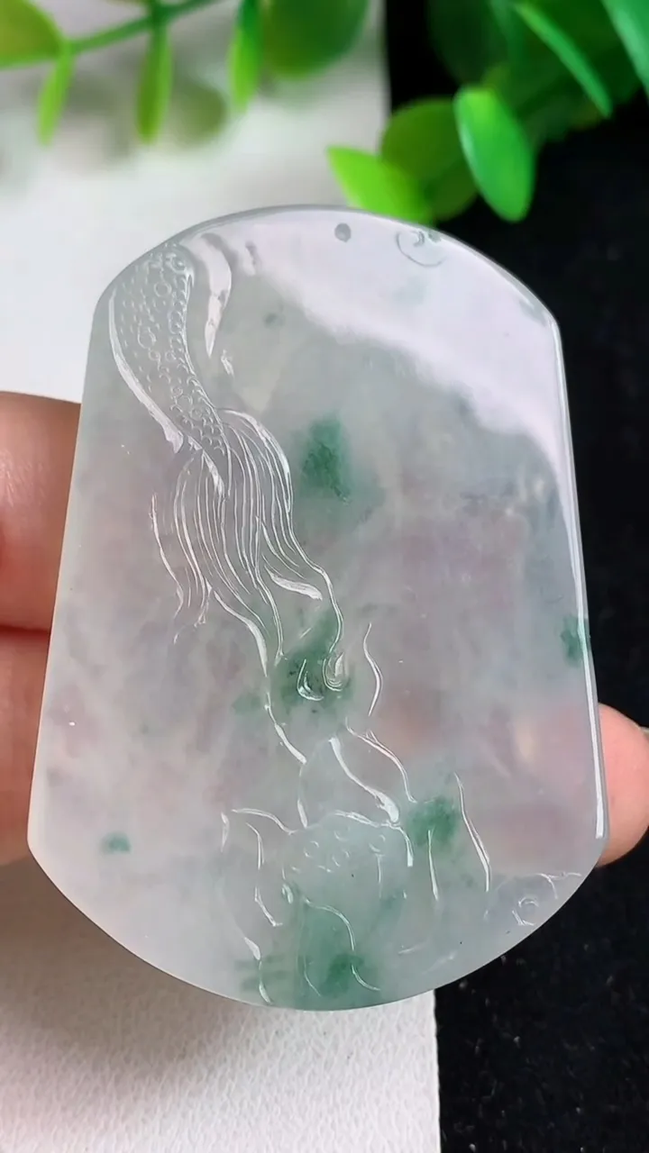 天然A货翡翠飘花祥龙文殊菩萨吊坠，尺寸54.2-38.4-5.4，重量:25.63g
5月21日