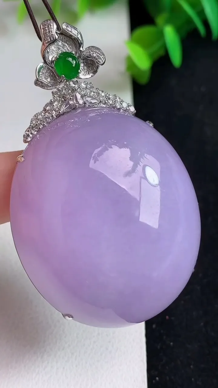 天然A货翡翠k金紫罗兰蛋面吊坠，尺寸42-37-16，重量:49.32g
5月21日