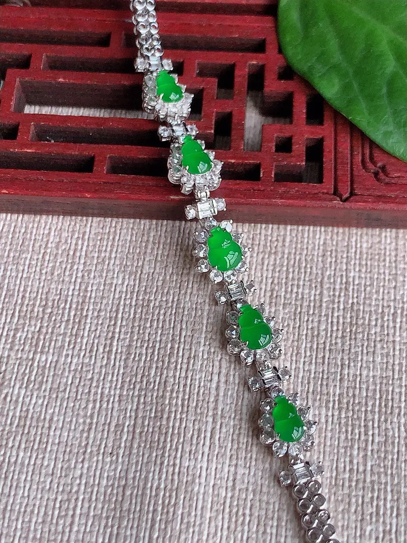 天然A货翡翠冰种18K金伴钻镶嵌阳绿葫芦手链 尺寸6×4.6×4.7mm 重量8.70g 0518