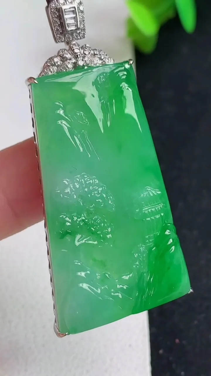天然A货翡翠山水牌吊坠，尺寸38.2-21.7-6.3，重量:11.87g
5月21日