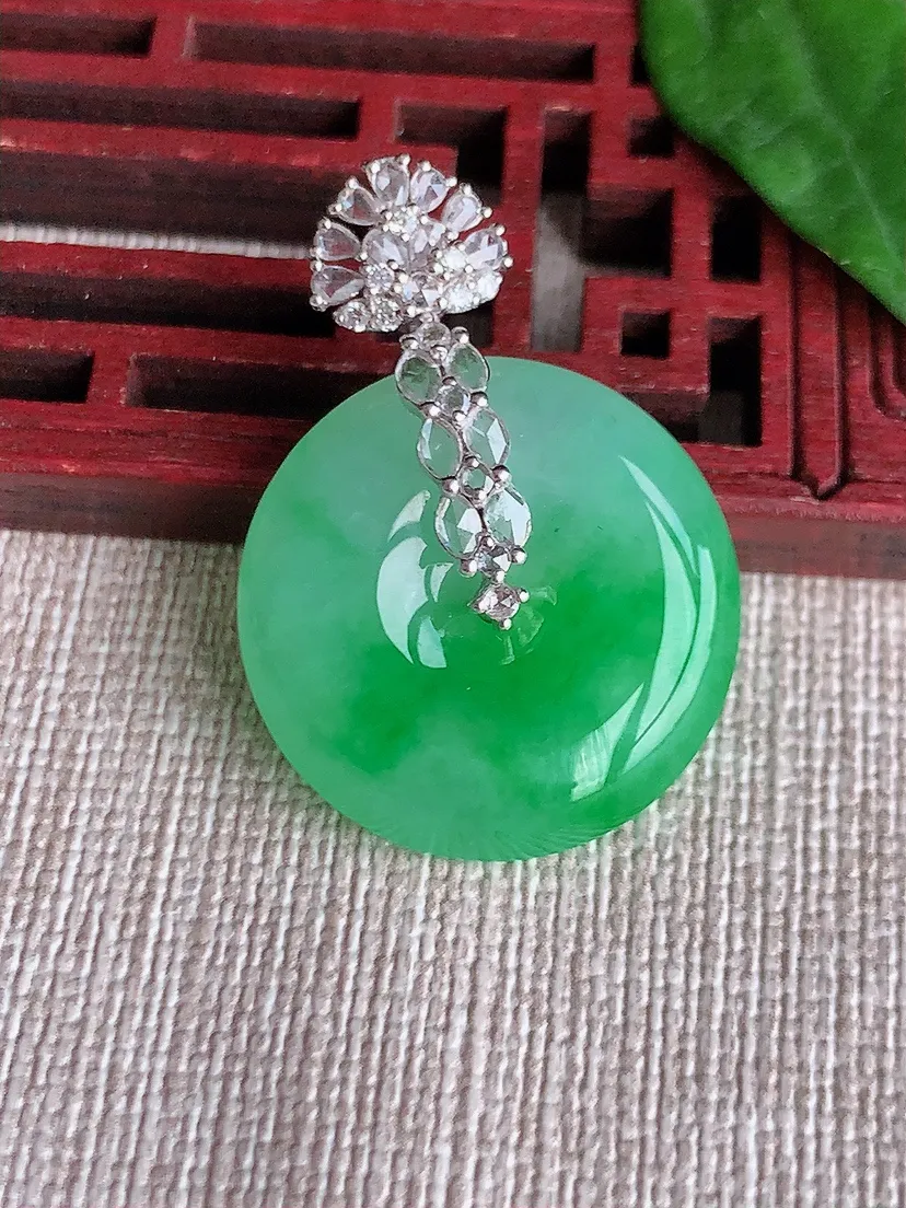 天然A货翡翠18K金伴飘阳绿平安扣吊坠尺寸32.5×22.6×5.8m量8.00g 0518