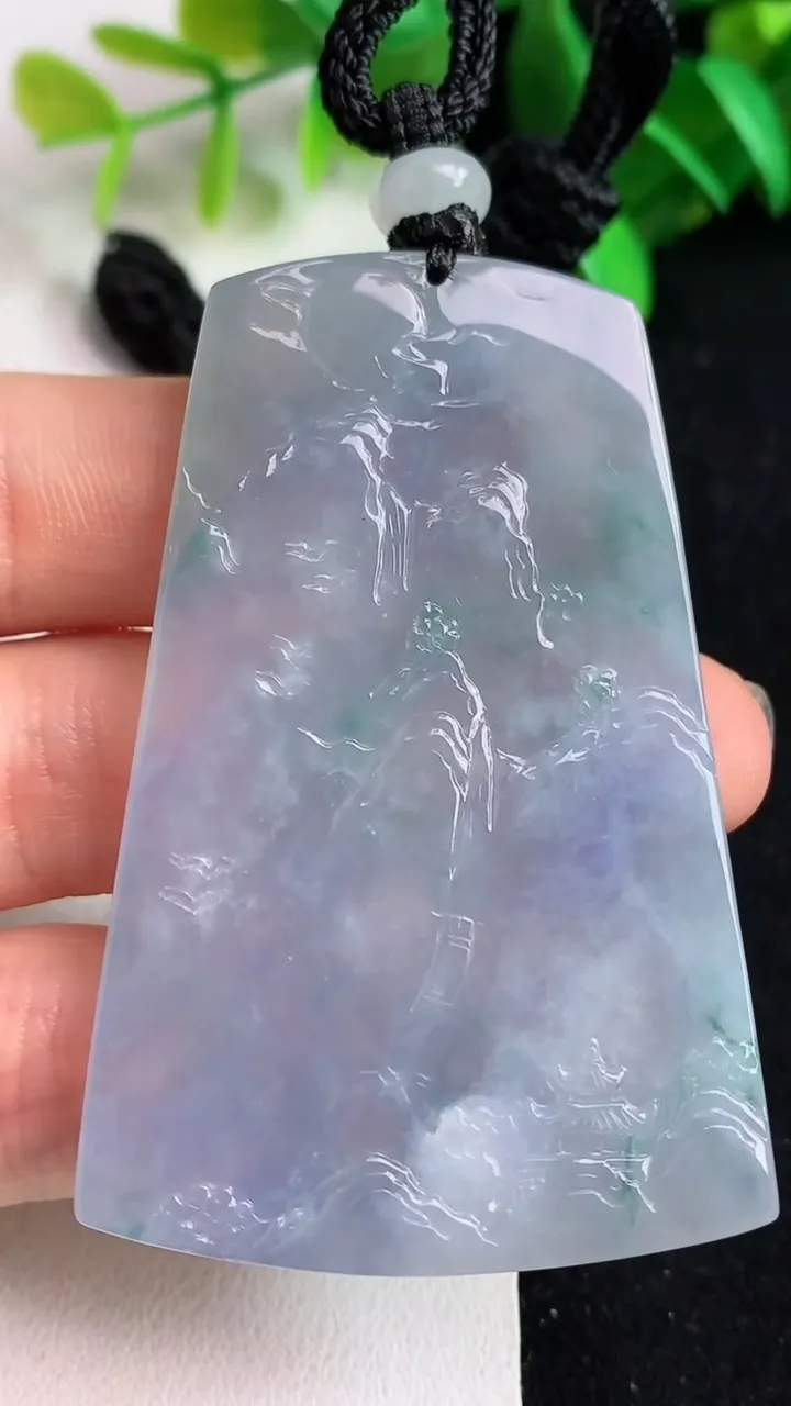 天然A货翡翠紫罗兰 飘花山水牌吊坠，尺寸59.6-39.2-5.4，重量:34.80g
5月21日