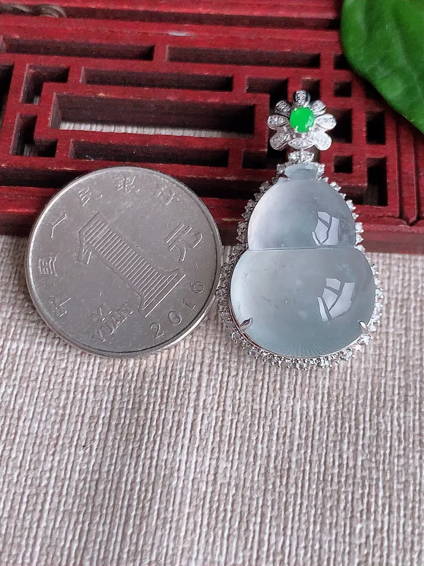 天然A货翡翠18K金伴白月光葫芦吊坠尺寸35×20.2×13裸石23×17.2m量7.50g 0518