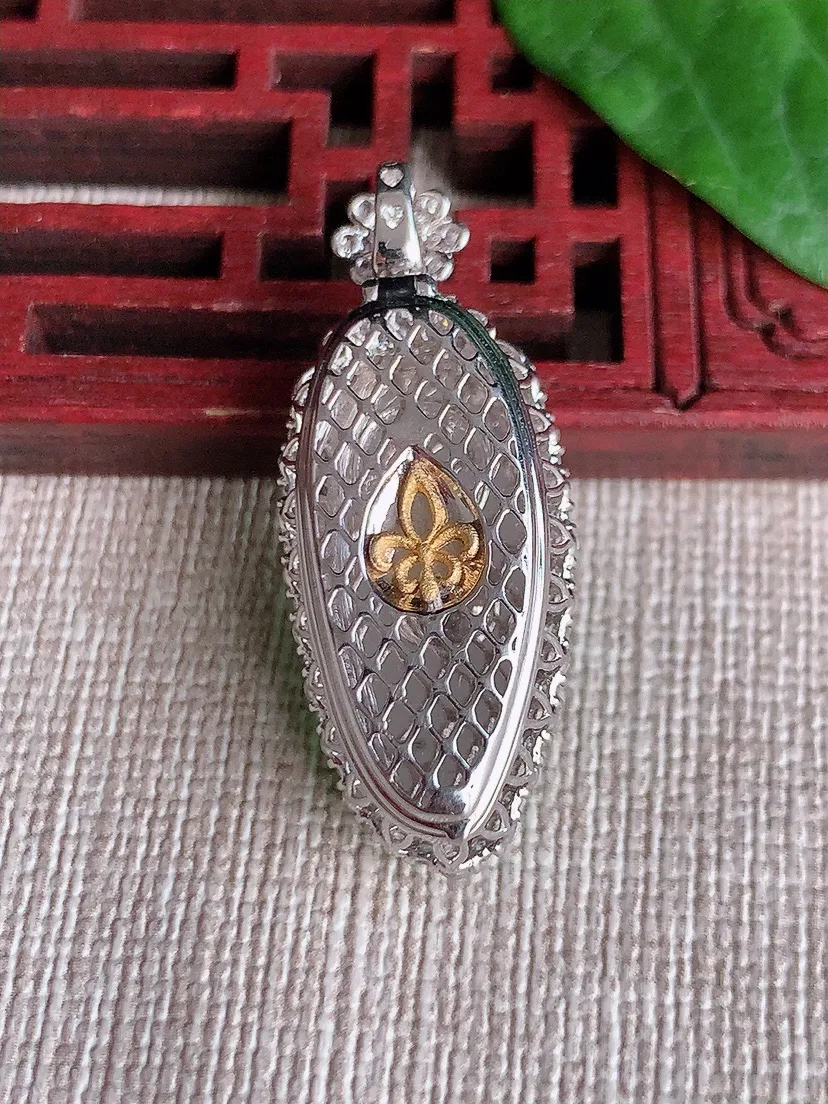 天然A货翡翠18K金伴阳绿福瓜吊坠 尺寸34.8×14.2×11.3裸石24×11.5m量6.43g
